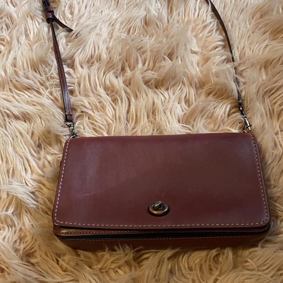 Coach Handbags - Coach leather shoulder bag 💼